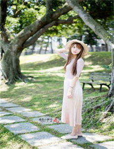 成人动漫卡通-女镇长拍写真走红